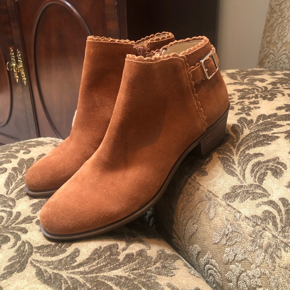 Crown & Ivy Brown Ankle Booties with Suede Finish